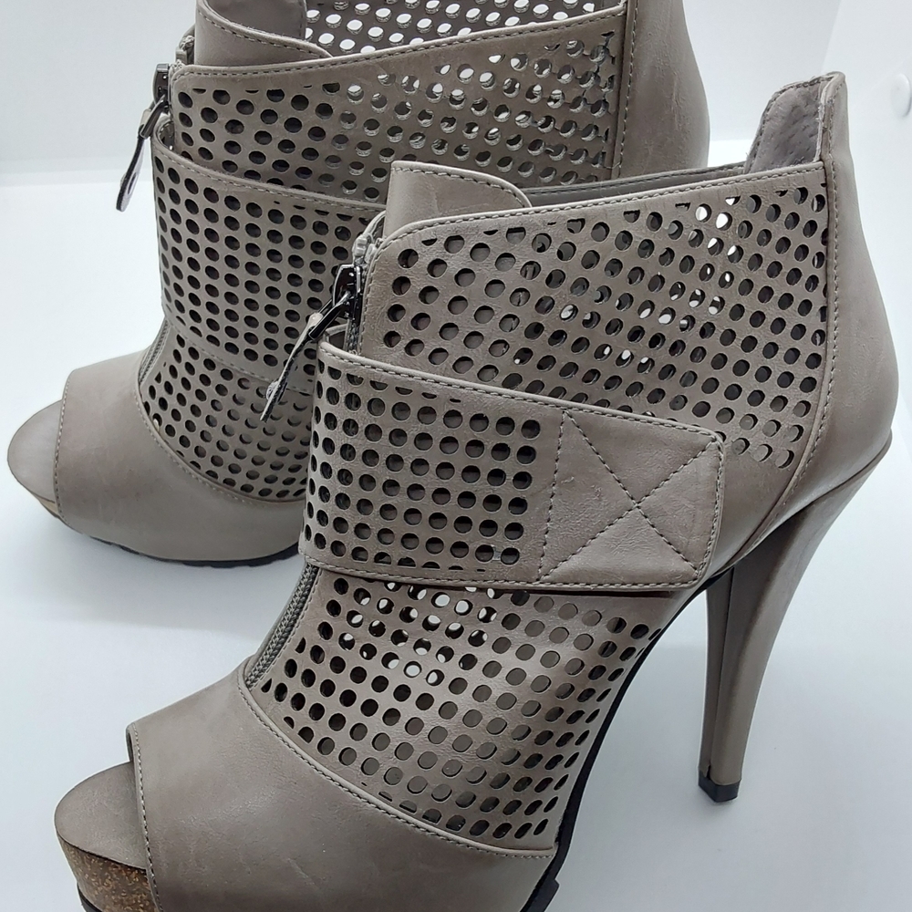 NWT - Stylish Gray Peep-Toe Heeled Booties